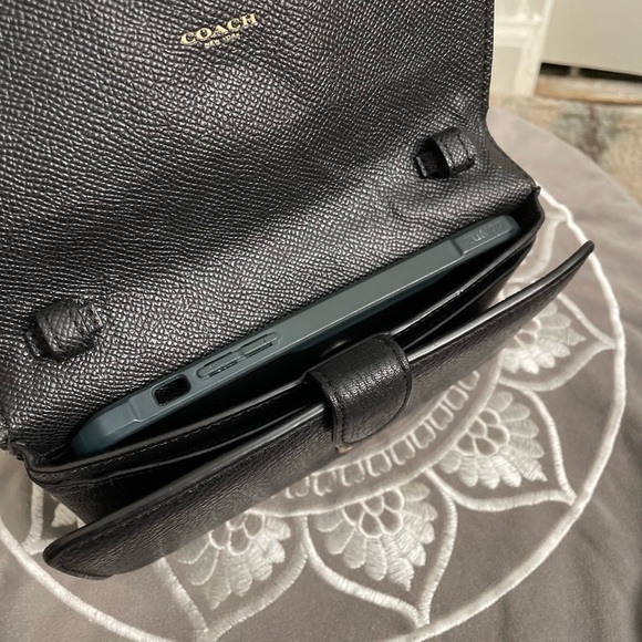 Coach Wristlet Wallet / Smartphone Crossbody - Picture 3 of 14